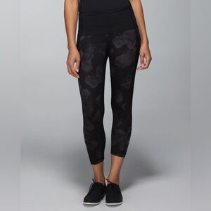 Lululemon Seek The Heat Crop Inky Floral Soot Black/Black W6C66S size 6